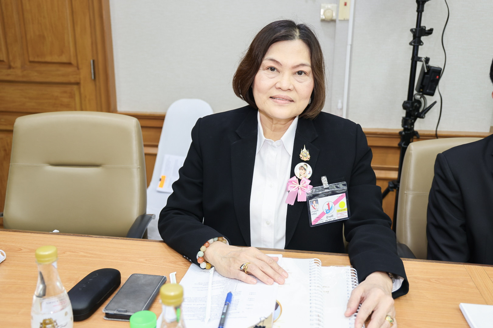 Желіде сиқы бар әйел Жалаңаш Настя Осипованың концертінен суреттері