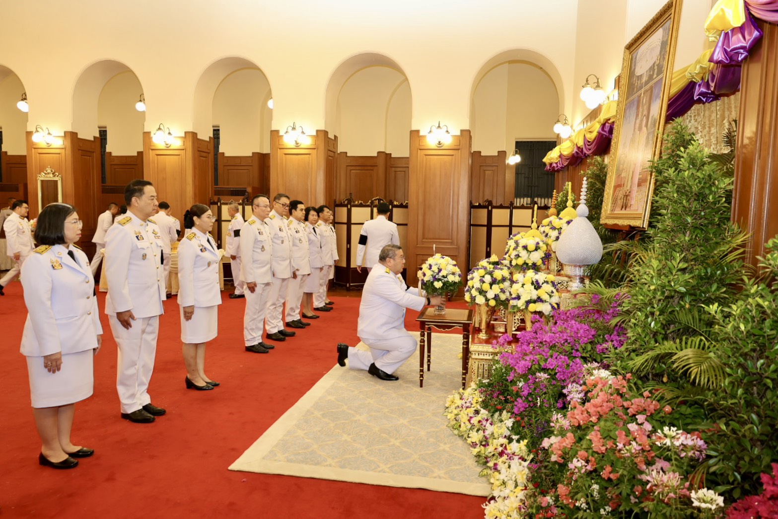 ปลัดกระทรวงแรงงาน นำคณะฯ ทูลเกล้าฯ ถวายแจกันดอกไม้และลงนามถวายพระพรชัยมงคลในหลวง – พระราชินี เนื่องในวันขึ้นปีใหม่ 2569