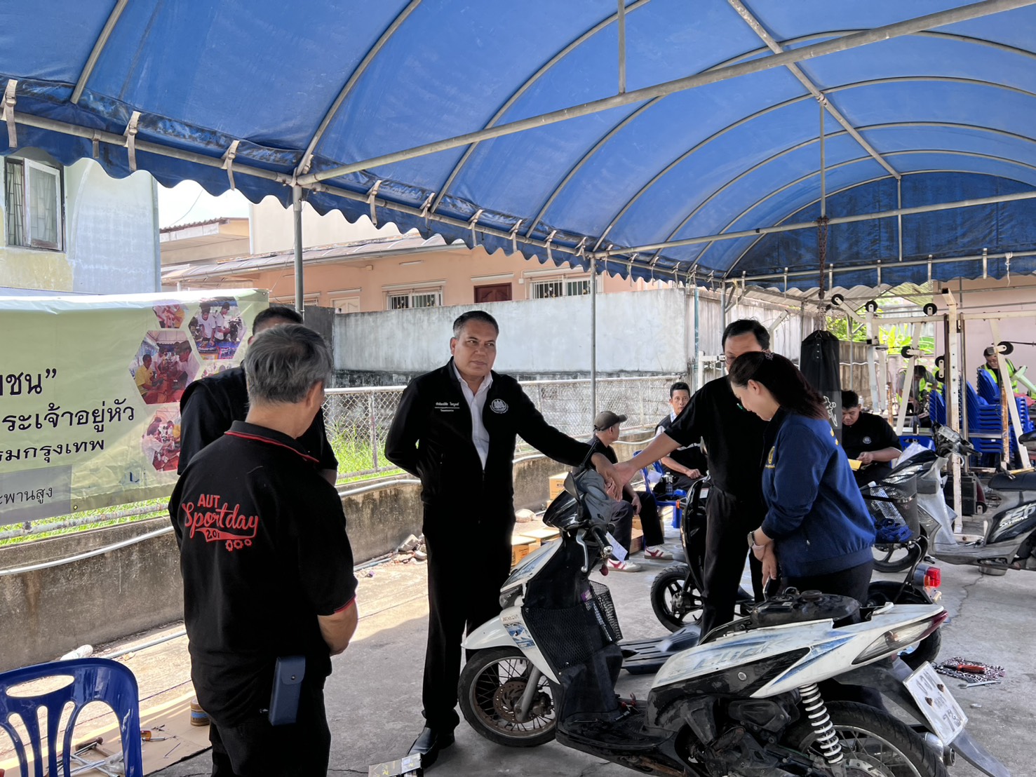 โฆษกกระทรวงแรงงาน ลงพื้นที่ติดตามการให้บริการ “ศูนย์ซ่อม สร้าง สุข” ช่วยเหลือประชาชนหลังน้ำลด