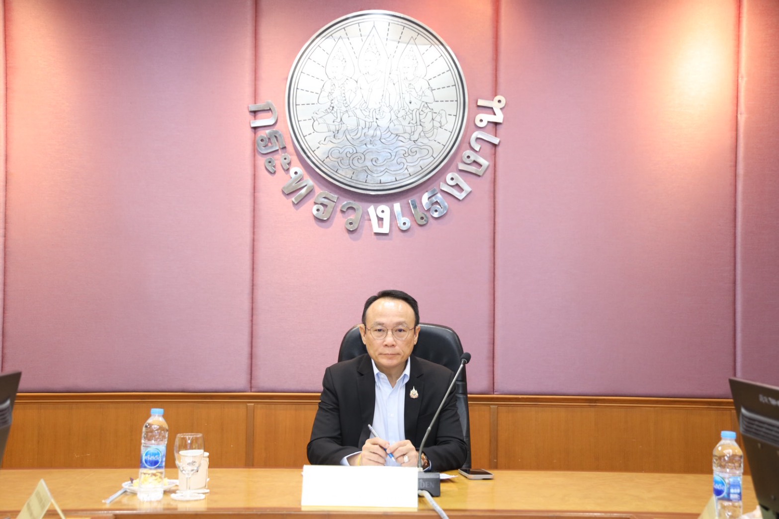 รองปลัดฯ แรงงาน ประชุมขับเคลื่อนการประเมินผลการปฏิบัติราชการ ประจำปีงบประมาณ 2570